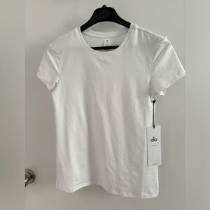 NWT Alo Yoga alo soft finesse tshirt - white